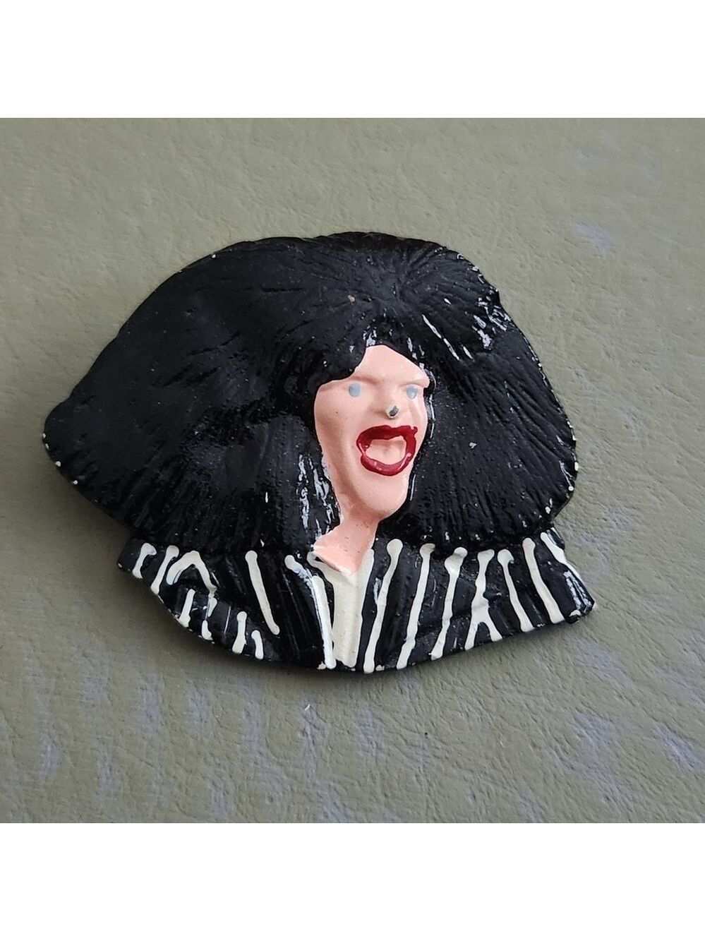 1970s Rare- Gilda Radner Roseanne Roseannadanna Pin